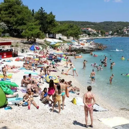 S Parkingom Businci * Trogir
